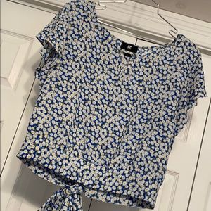 🌸3/$15 Cute Daisy Print Top!
